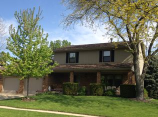 21 Pembrook Cir, Bloomington, IL