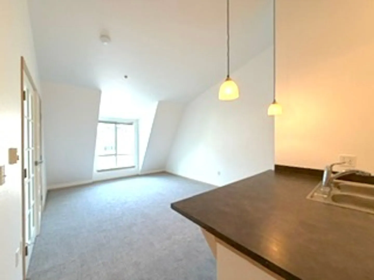 Sunny Queen Anne Condo -- Blocks From Seattle Center — Photo 3