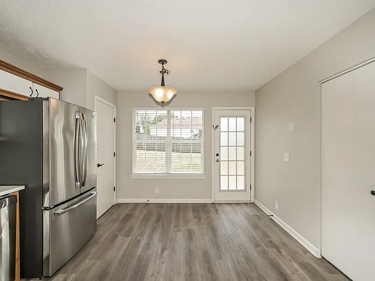 1225 Akins Ridge Dr — Photo 6