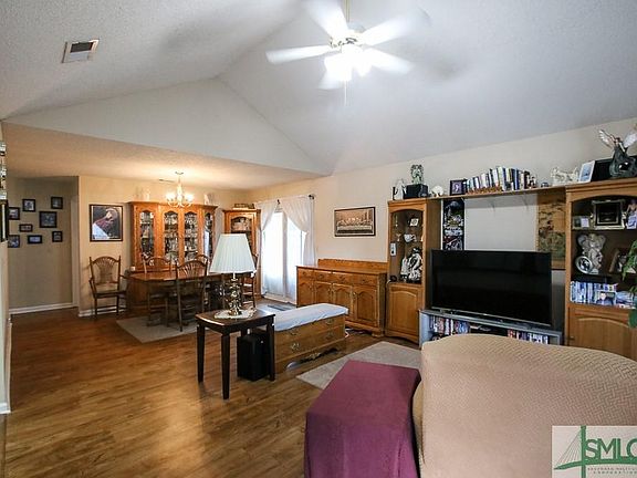 3rd image of 1524 Woodcrest Cir