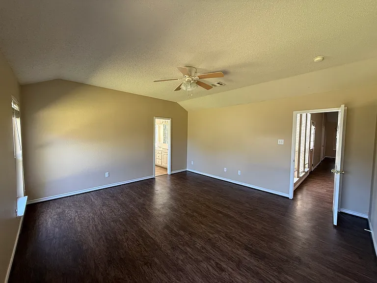1460 Norfolk Ct — Photo 6