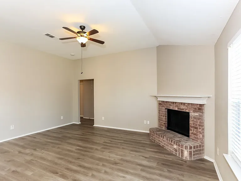 1755 Reynolds St — Photo 4