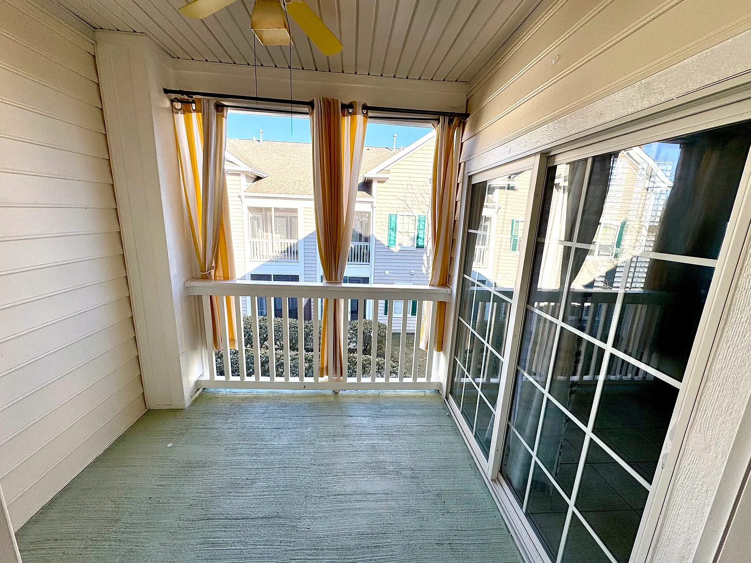 3 bed, 1247 sqft, $2,300 — Photo 4