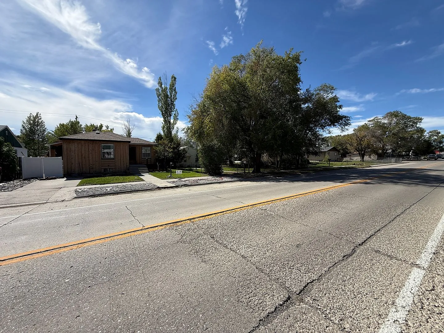 4 Bedroom 1.5 Bath House with Washer and Dryer and Fenced Back Yard — Photo 2