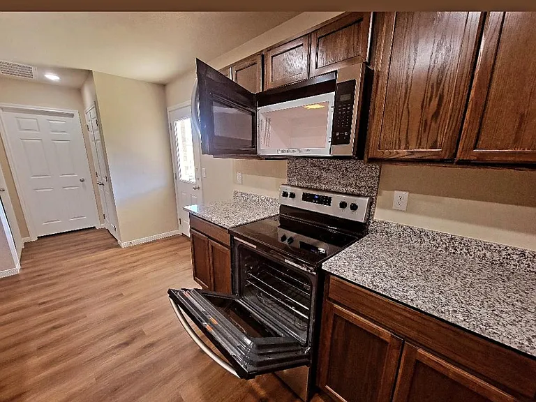 512 Raymond St #B — Photo 28