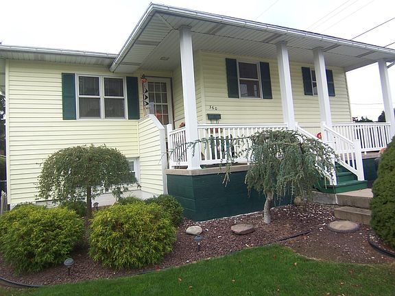 3rd image of 360 Clinton St