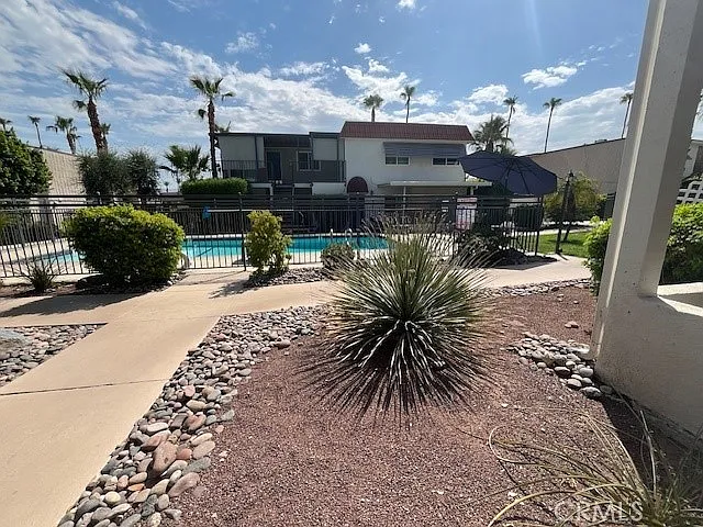 2 bed, 1050 sqft, $2,095 — Photo 4