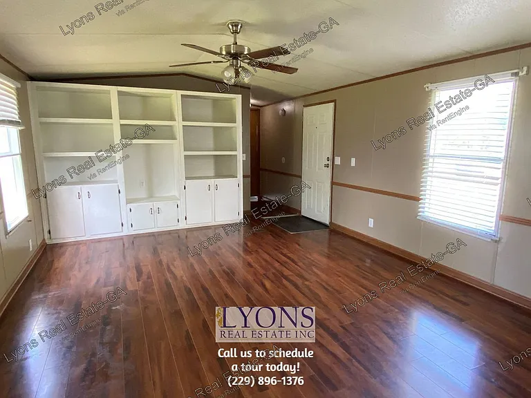1913 Windsor Ave — Photo 3