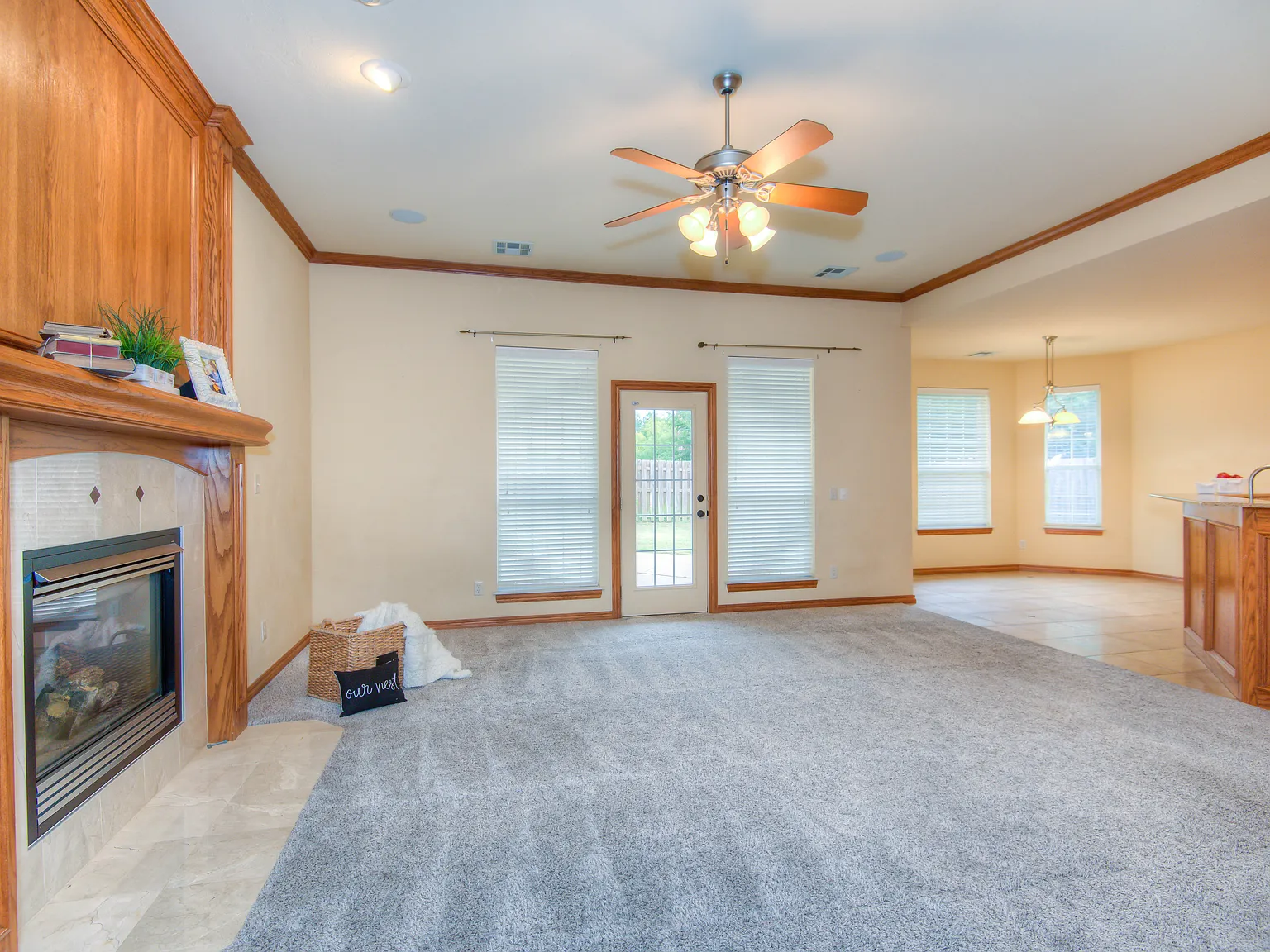 4 bed, 2590 sqft, $2,695 — Photo 2