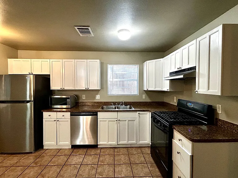 2714 Whitis Ave #B — Photo 10