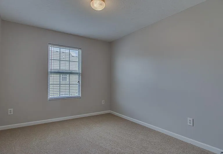 1058 Ashmore Dr — Photo 12