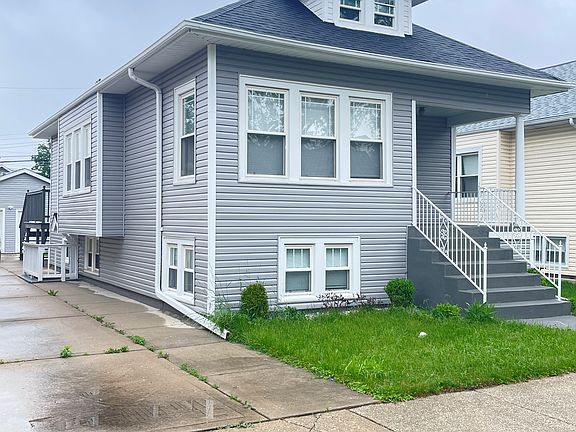 2nd image of 4438 N Austin Ave #G