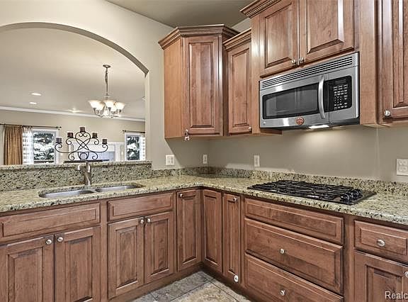 5th image of 1054 Lorenzo Ct