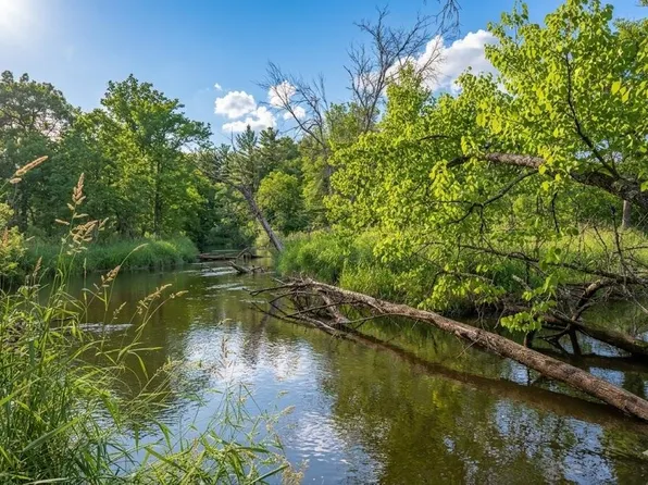 907 E Trout Valley Rd, Friendship, WI 53934