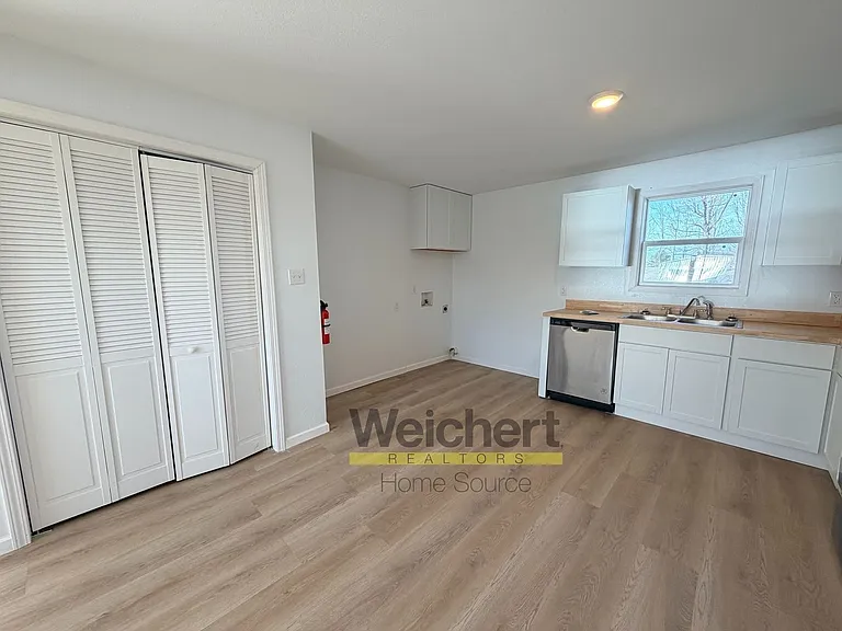 1205 W Hunt St — Photo 5