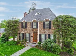 5205 Browvale Ln, Little Neck, NY 11362