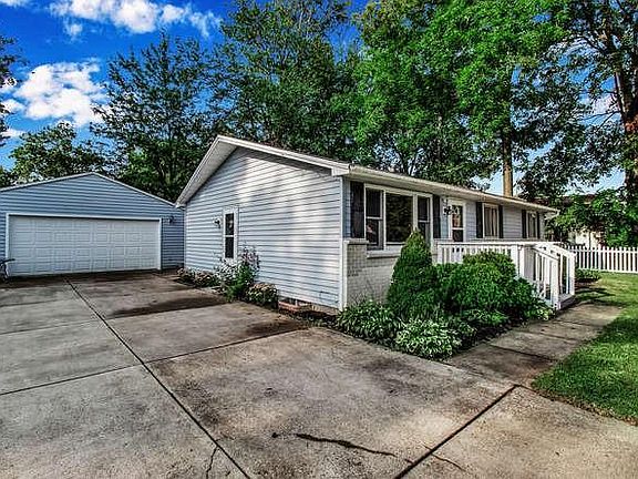 4th image of 3883 Cornell St
