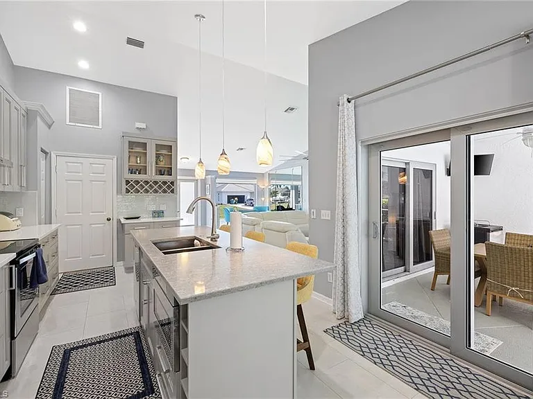 690 Amber Dr — Photo 10