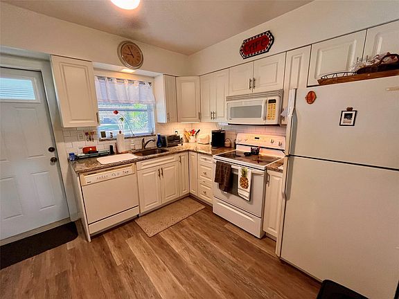 4th image of 3850 NE 21st Avenue #2