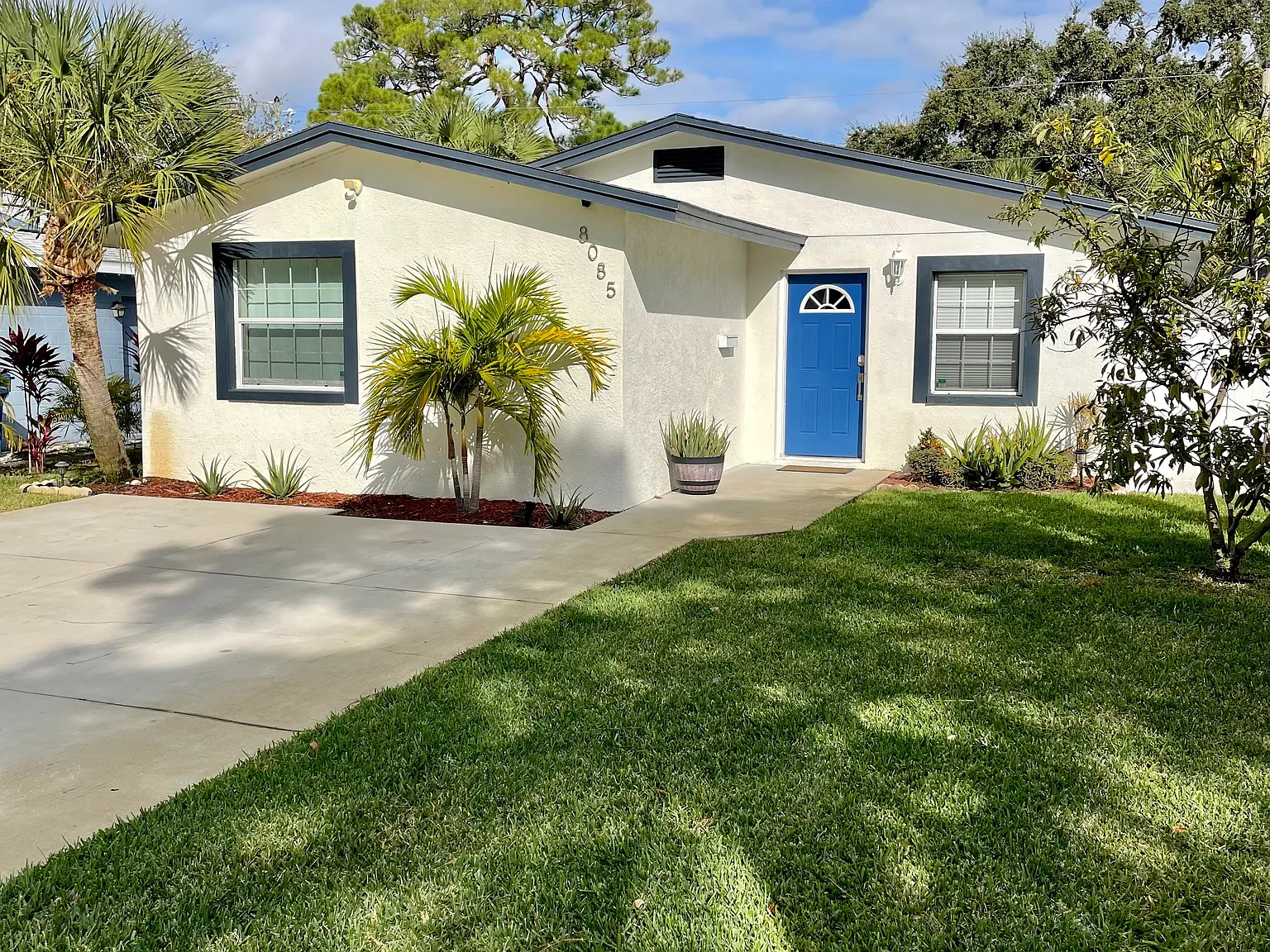 4 bed, 1387 sqft, $4,300 — Photo 1