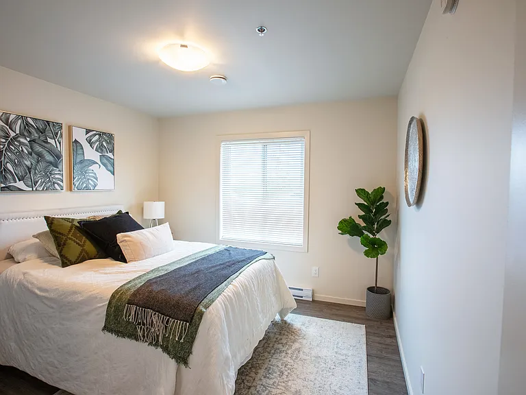 585 Ballantrae Dr — Photo 10