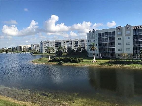 4th image of 10700 NW 66th St APT 312