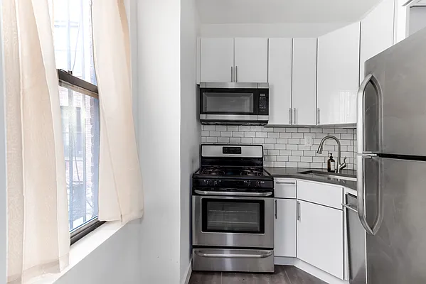 Rented by Douglas Elliman | media 8