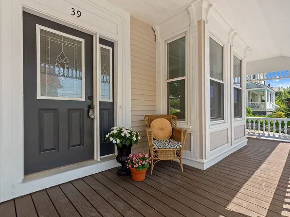 39 Beacon St, Gloucester, MA 01930