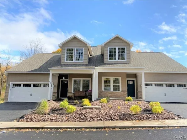 13 Clinton St, Fayetteville, NY 13066