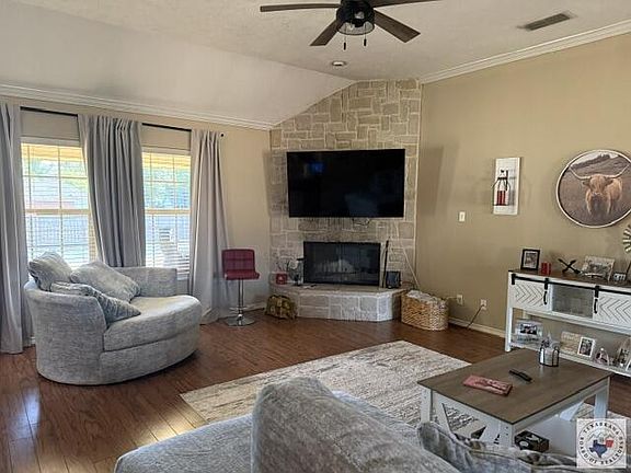 4th image of 1070 Randall Rd