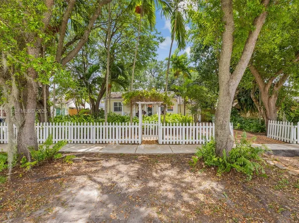 6382 SW 38th St, Miami, FL 33155