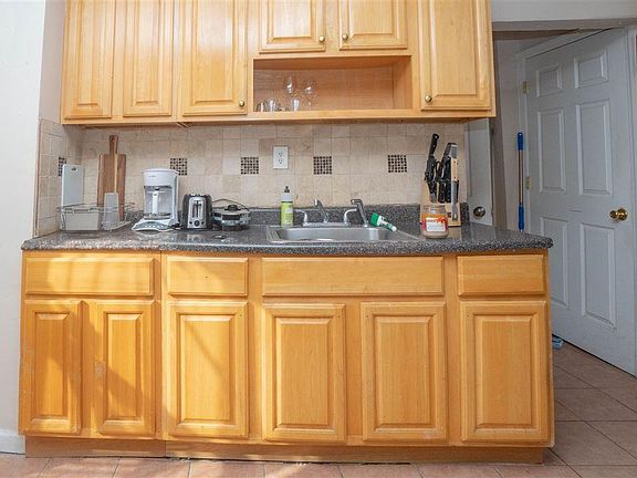 5th image of 23 Westervelt Pl #1