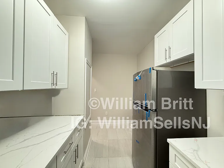 125-127 Corbin Ave #402 — Photo 4