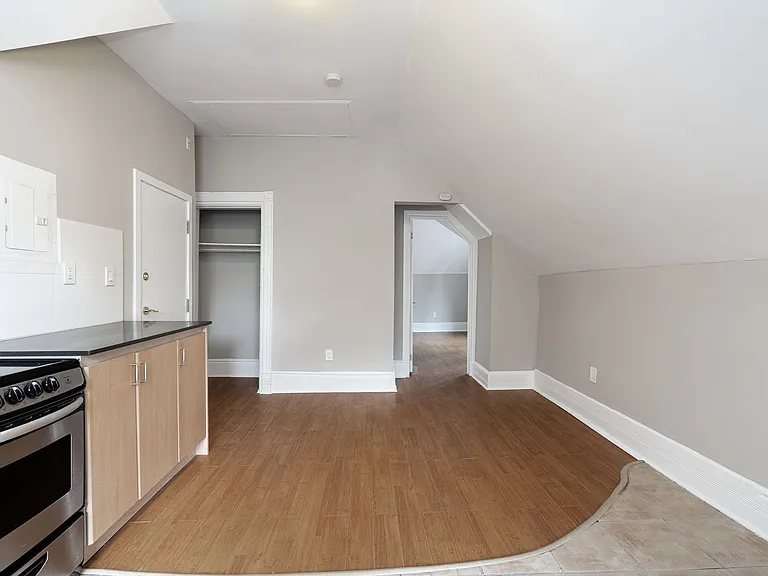 160 Huron St — Photo 28