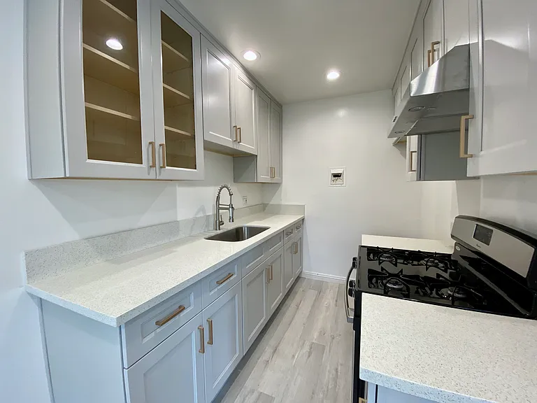 Riverdale Dr — Photo 6