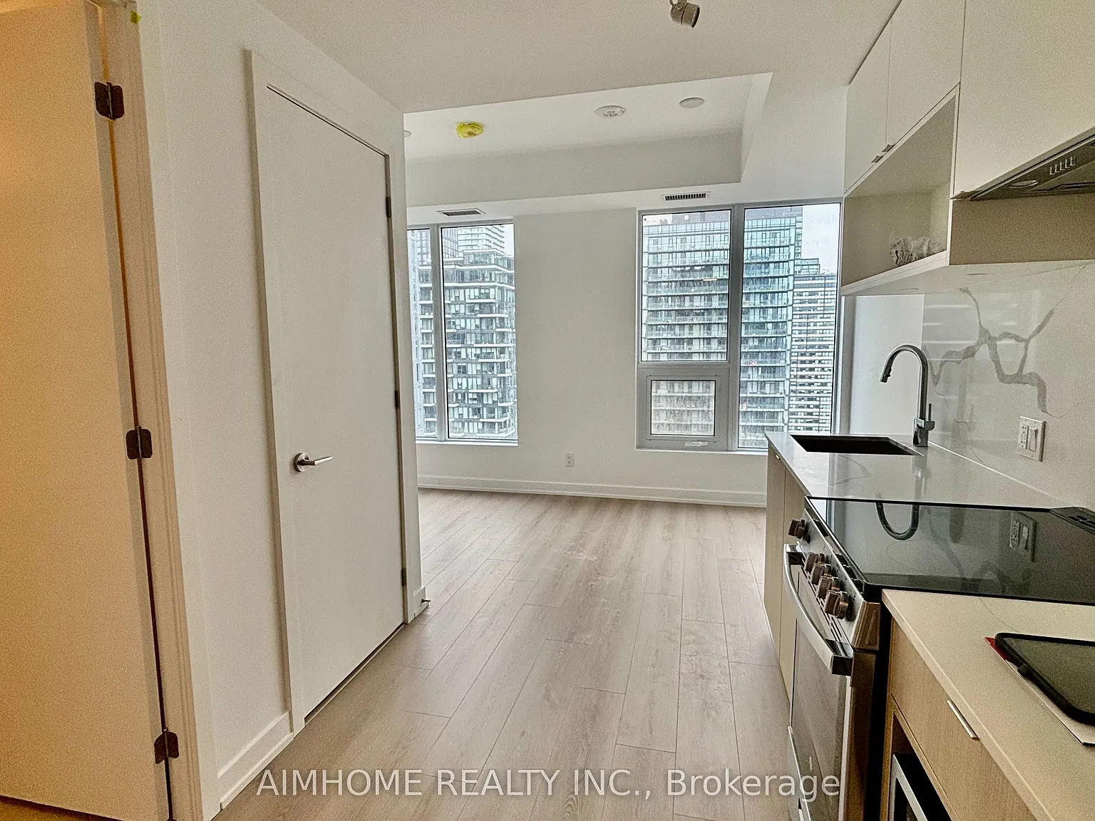 Studio, $2,030 — Photo 4