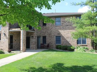 964 Elm Dr, Crown Point, IN 46307
