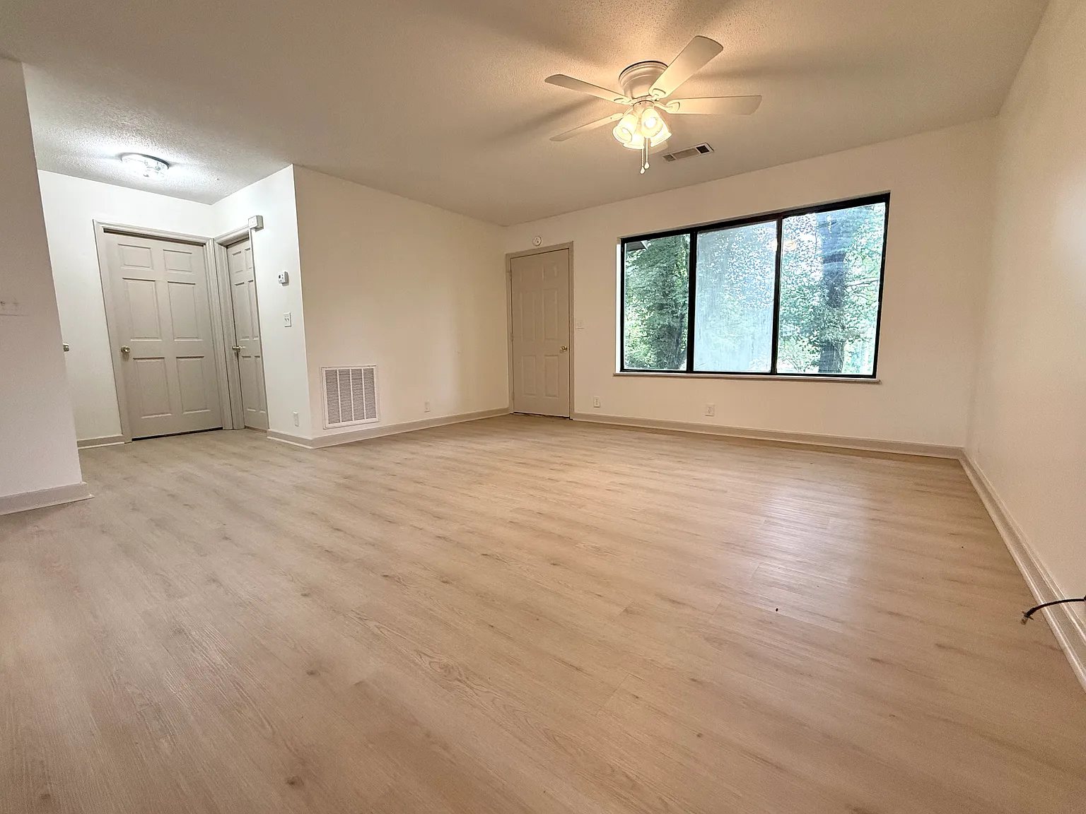 2 bed, 850 sqft, $1,500 — Photo 4