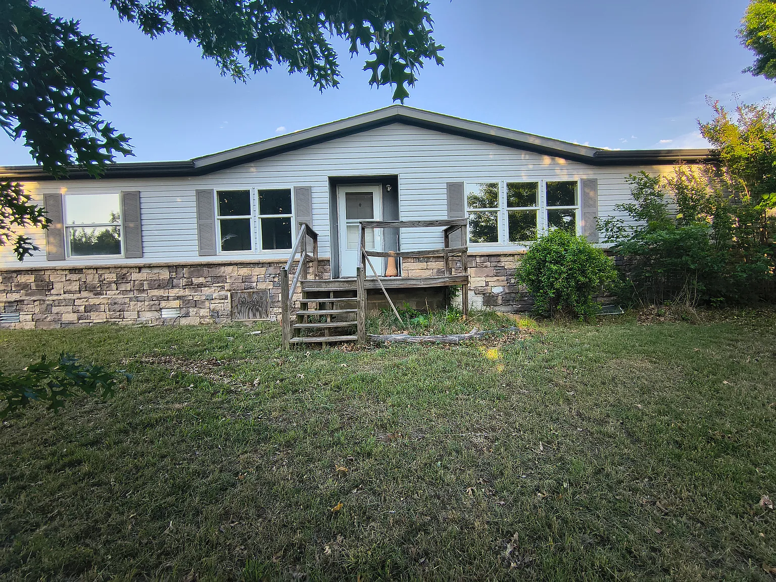 4 bed, 2.5 bath, 2128 sqft, $2,800 — Photo 2