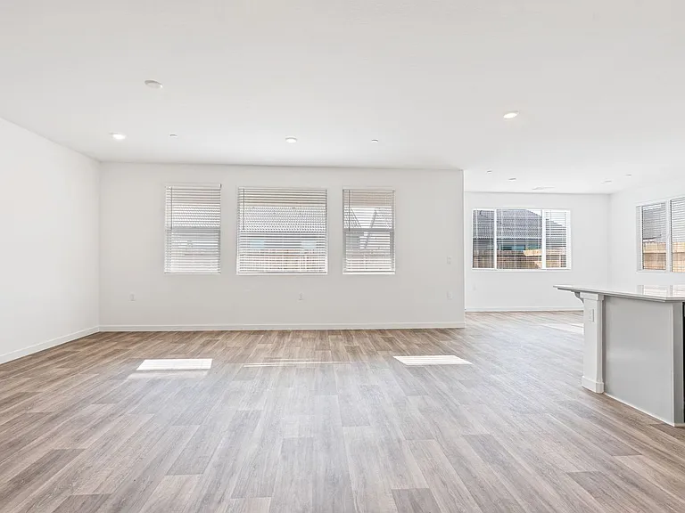 7237 E Homan Ave — Photo 2