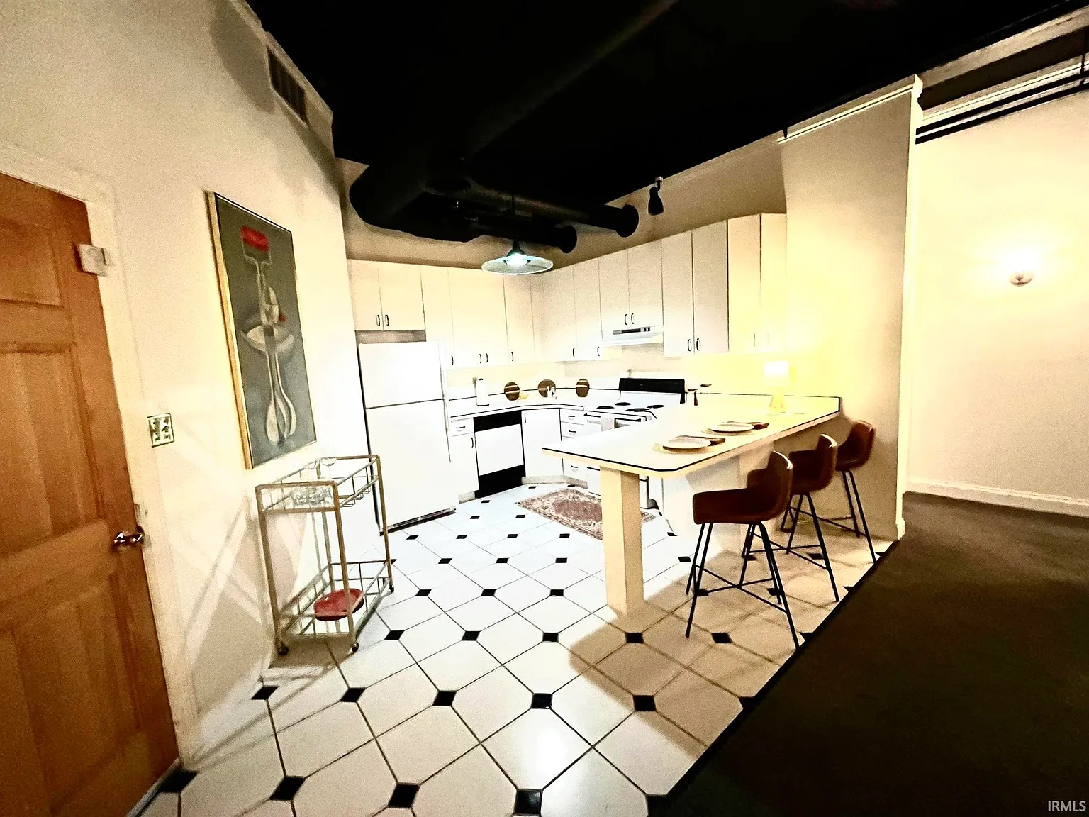 1 bed, 1.0 bath, 1000 sqft, $1,500 — Photo 2