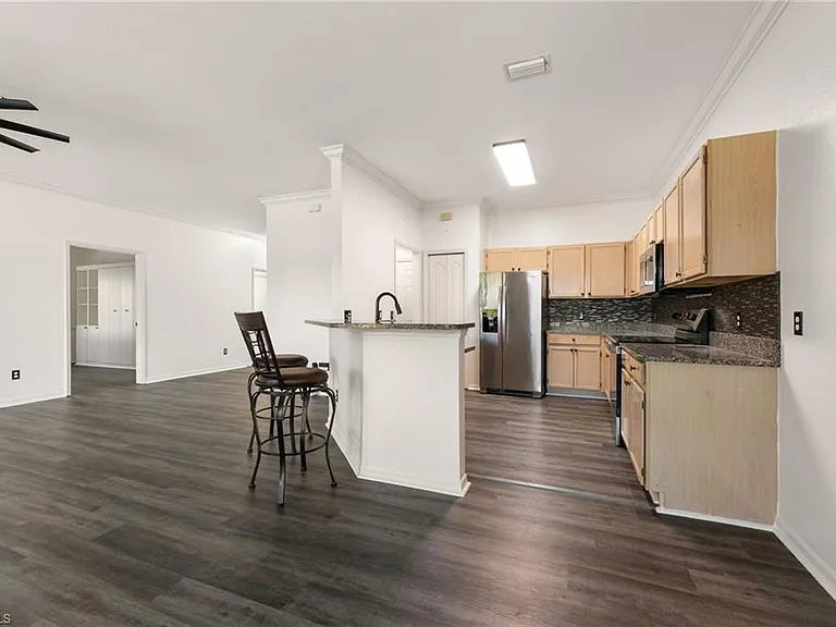223 Stanhope Cir — Photo 8