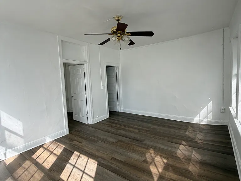 457 NE 24th St #10 — Photo 2