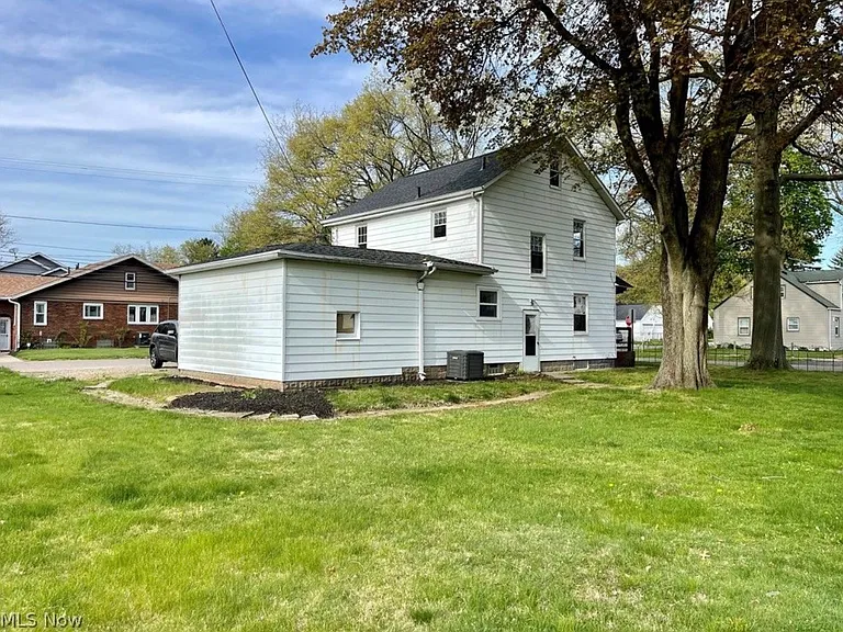 844 Cordova Ave — Photo 2