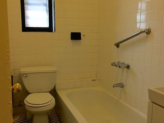 2nd image of 10 Midwood St APT 6K