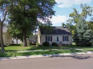 507 E 8th St, Morris, MN 56267