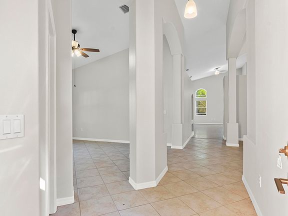 4th image of 5 Saint Andrews Ct
