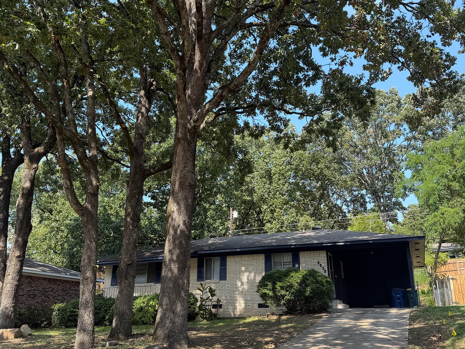 3 bed, 1.5 bath, 1176 sqft, $1,195 — Photo 2