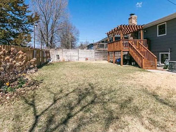 3rd image of 1512 Knollcrest Dr