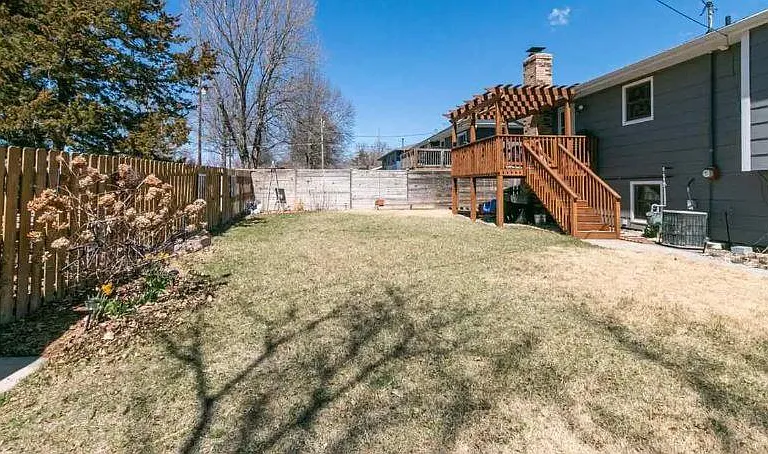 1512 Knollcrest Dr — Photo 3